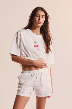Ensemble de pyjama vichy 2 pi&egrave;ces avec motifs cerise;${refinementColor}