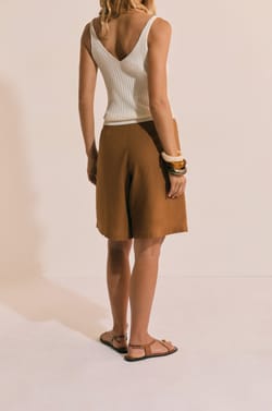 Bermuda pliss&eacute; avec lin;${refinementColor}