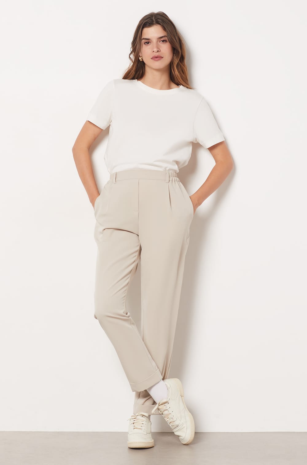 Trousers with a cigarette cut;${refinementColor}