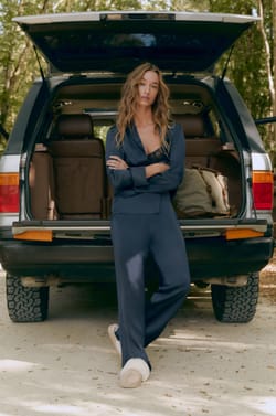 Long-sleeved silk pyjama shirt;${refinementColor}