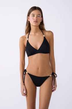 Top bikini triangular detalles perlas ;${refinementColor}