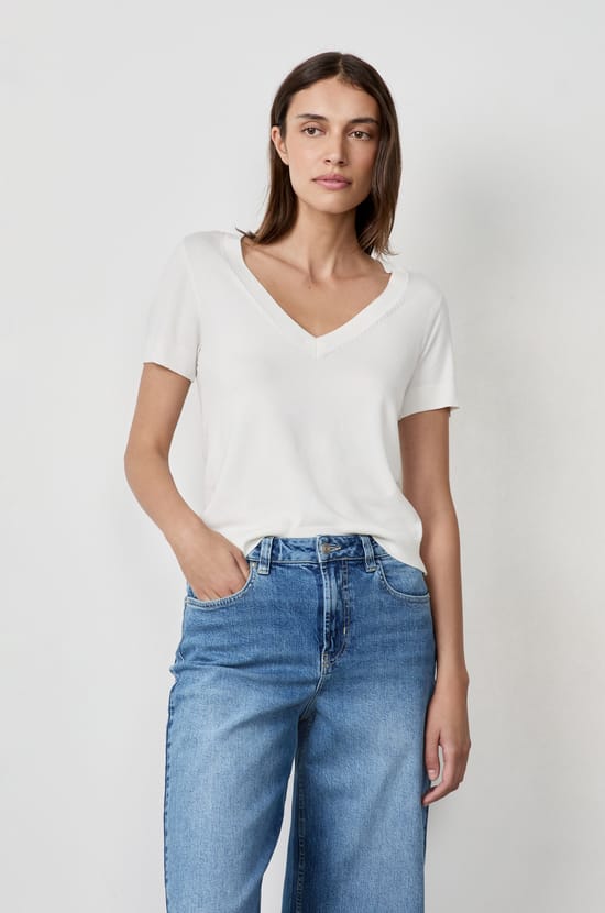 Pull col V manches courtes;${refinementColor}