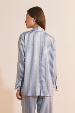 Chemise de pyjama &agrave; rayures satin&eacute;e;${refinementColor}