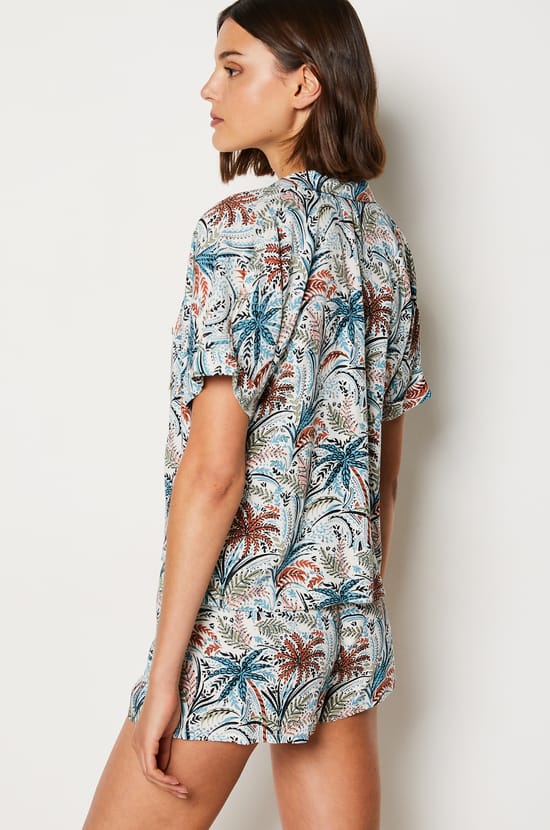 Short-sleeved pyjama shirt with palm print;${refinementColor}