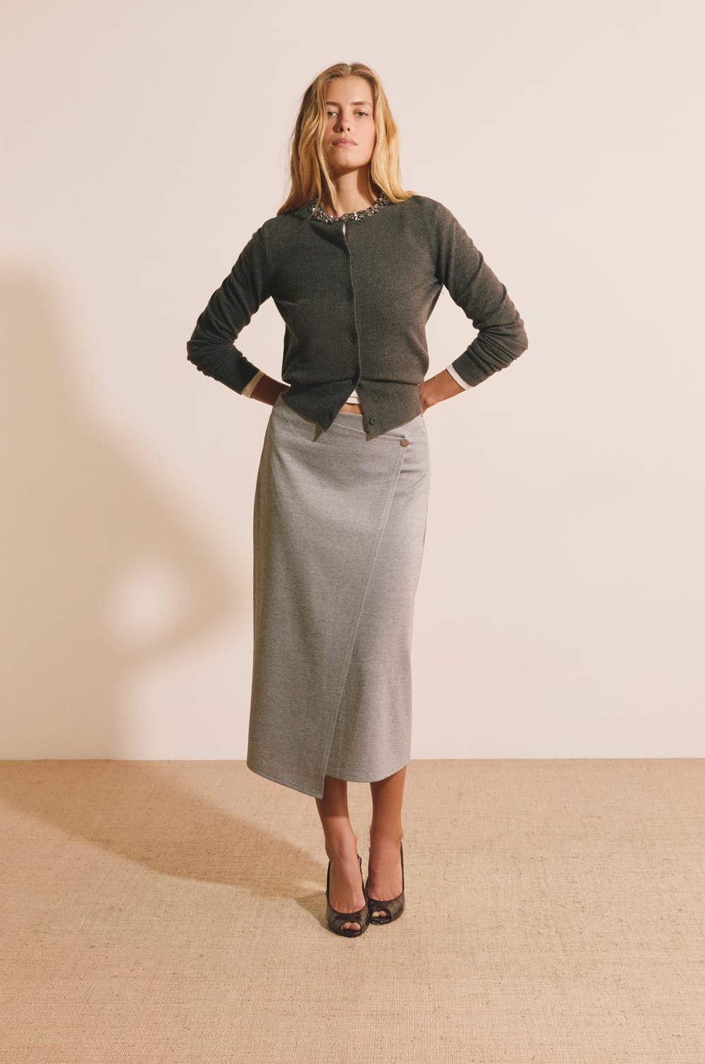 Cardigan &agrave; manches longues avec paillettes;${refinementColor}
