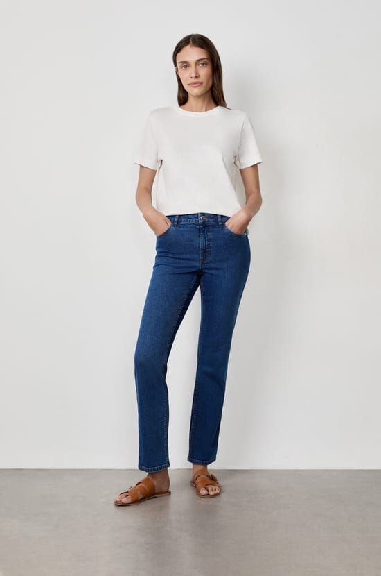 Straight Cut Jeans;${refinementColor}