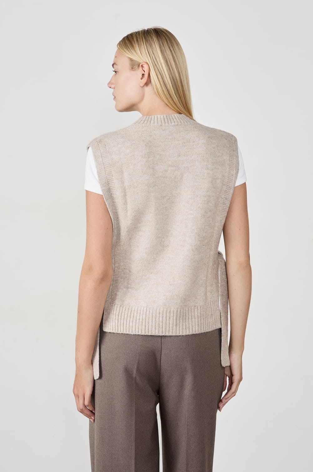 Pull sans manches;${refinementColor}