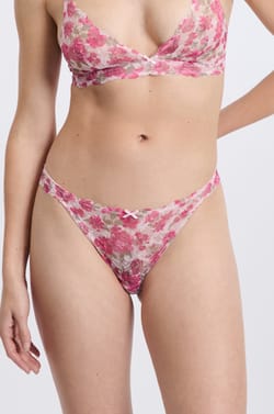 Tanga en dentelle;${refinementColor}