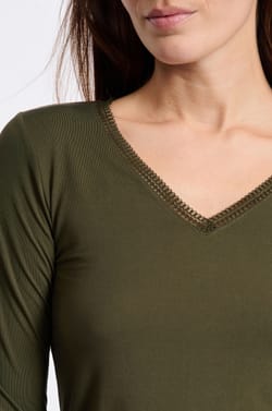 V-neck thermal knit T-shirt;${refinementColor}
