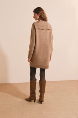 Robe courte col V avec laine;${refinementColor}