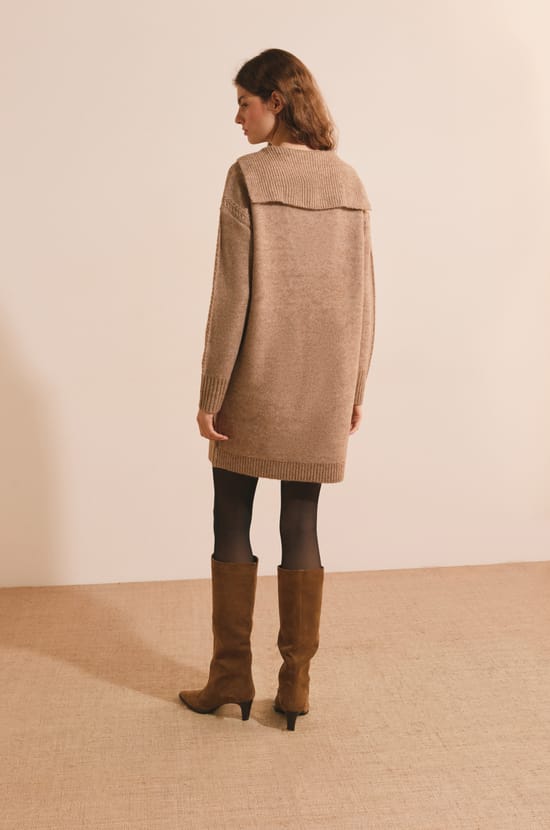 Robe courte col V avec laine;${refinementColor}