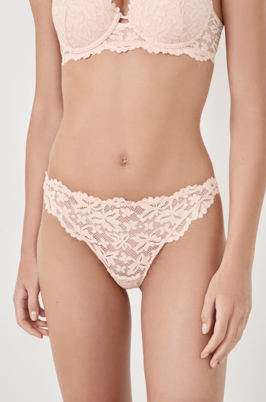 Tanga aus irisierender Spitze;${refinementColor}