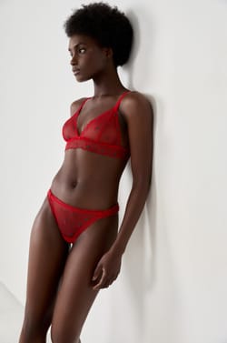 Wireless Triangle With Strawberry Embroidery;${refinementColor}