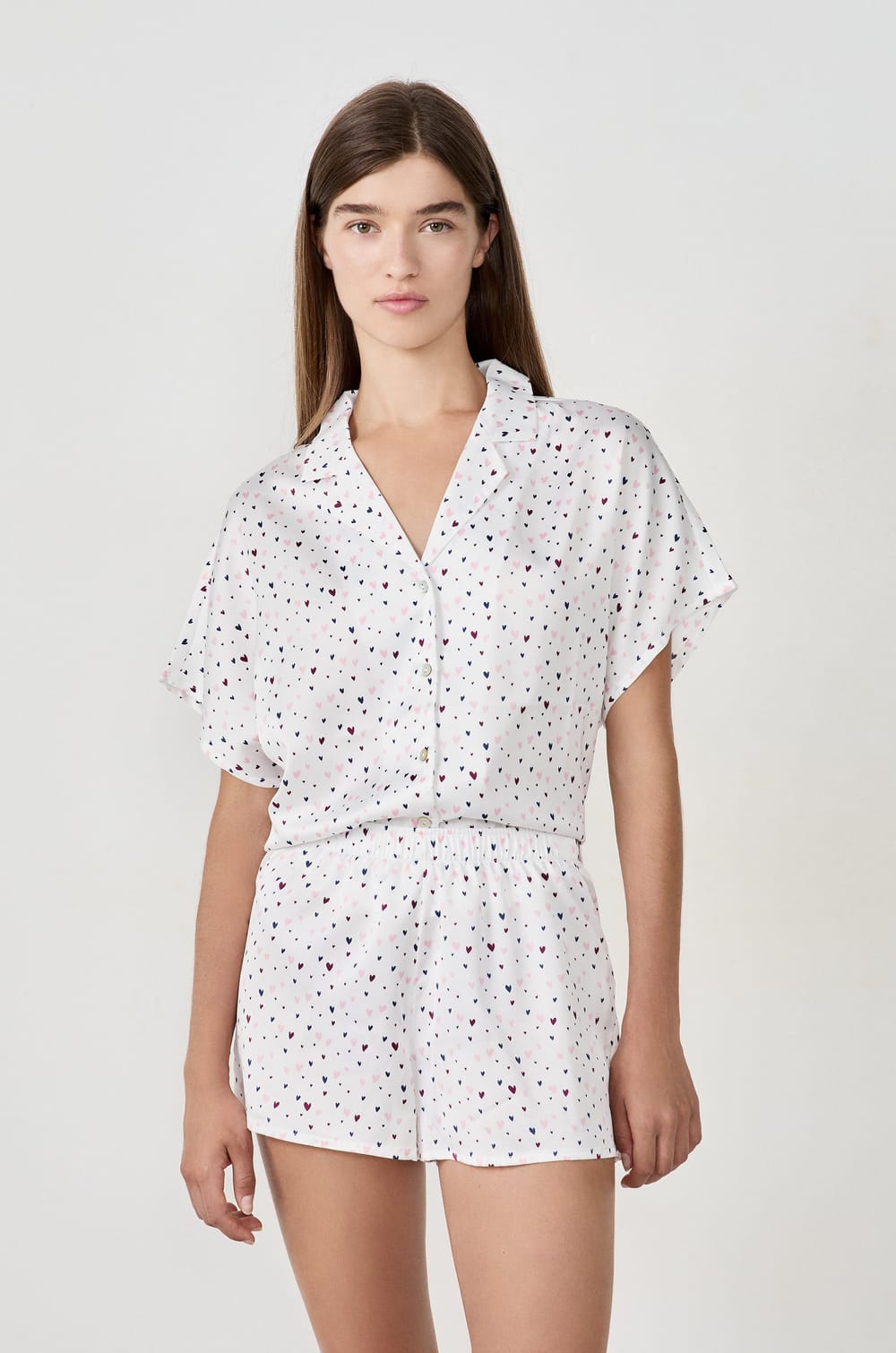 Short de pyjama en satin imprimé cœurs;${refinementColor}