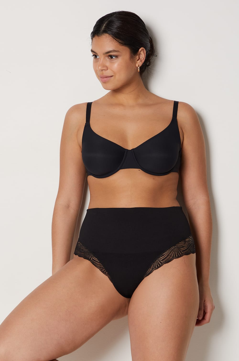 Tanga de talle alto moldeador con detalles de encaje - Sujeción media;${refinementColor}