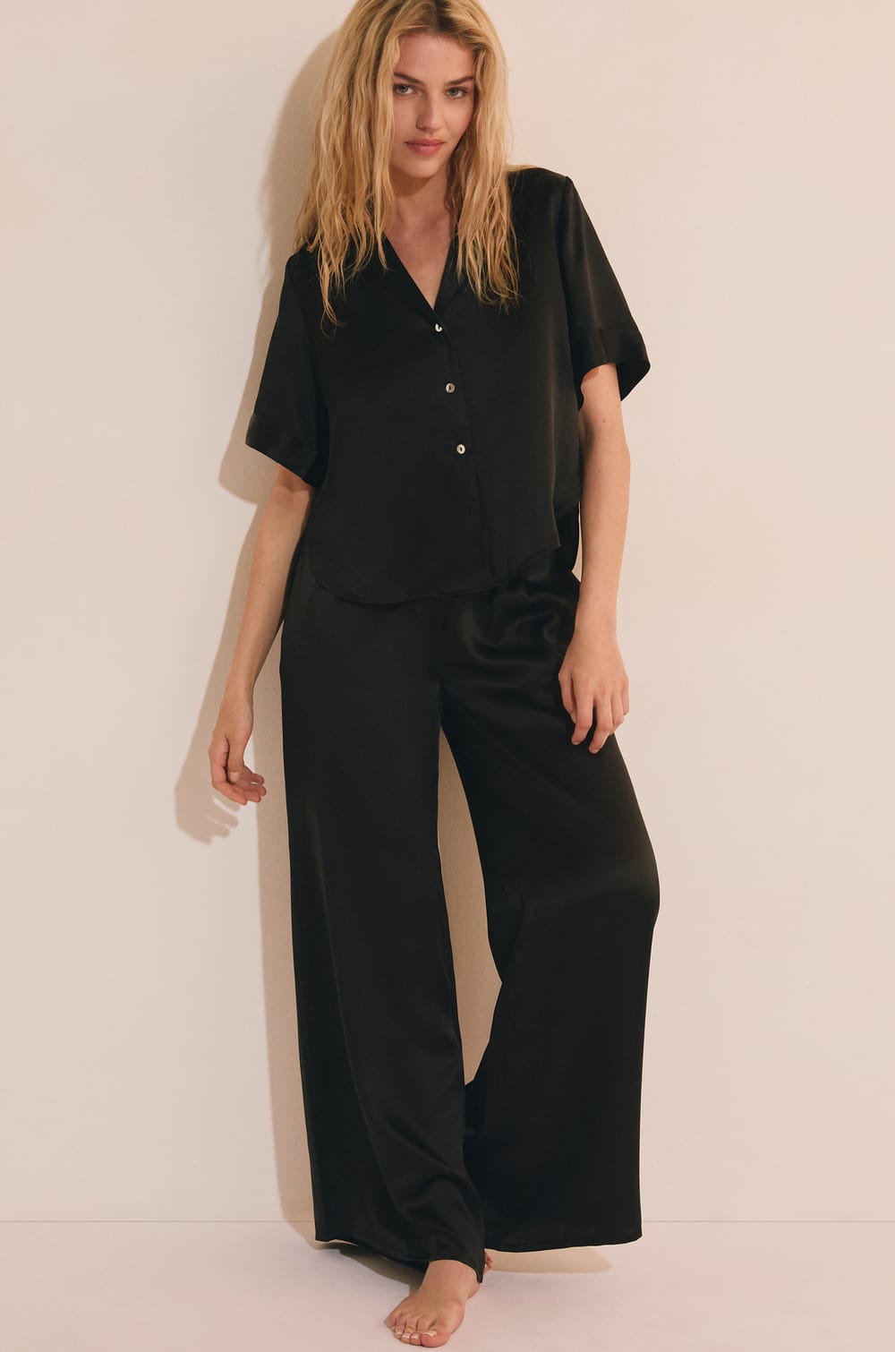 Short-sleeved silk pyjama shirt;${refinementColor}