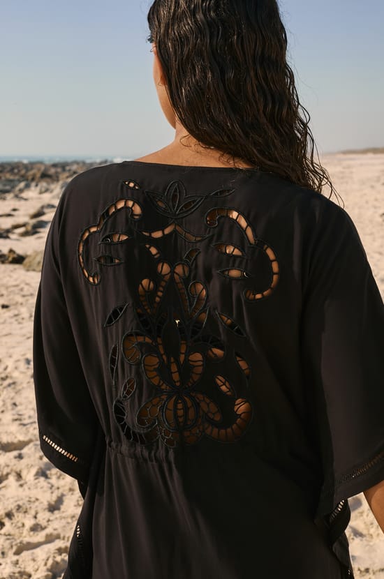 Kimono avec broderie;${refinementColor}