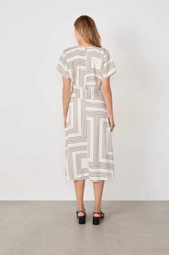 Printed short-sleeved dress;${refinementColor}