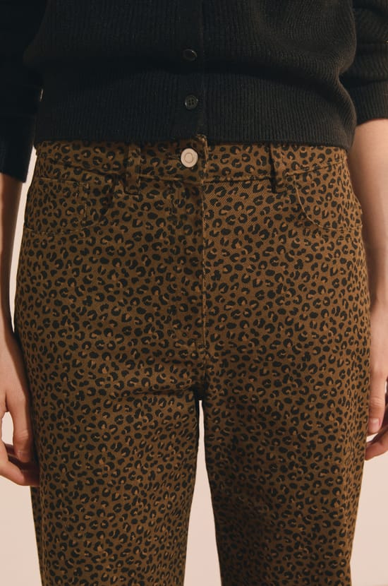 Pantalon &agrave; motif l&eacute;opard;${refinementColor}