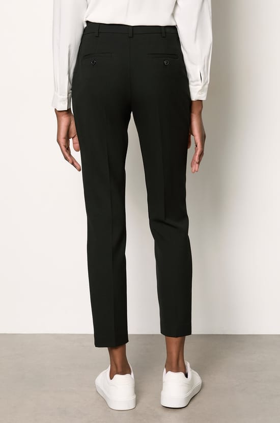 Trousers with a cigarette cut;${refinementColor}