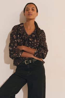 Blouse &agrave; motif floral;${refinementColor}