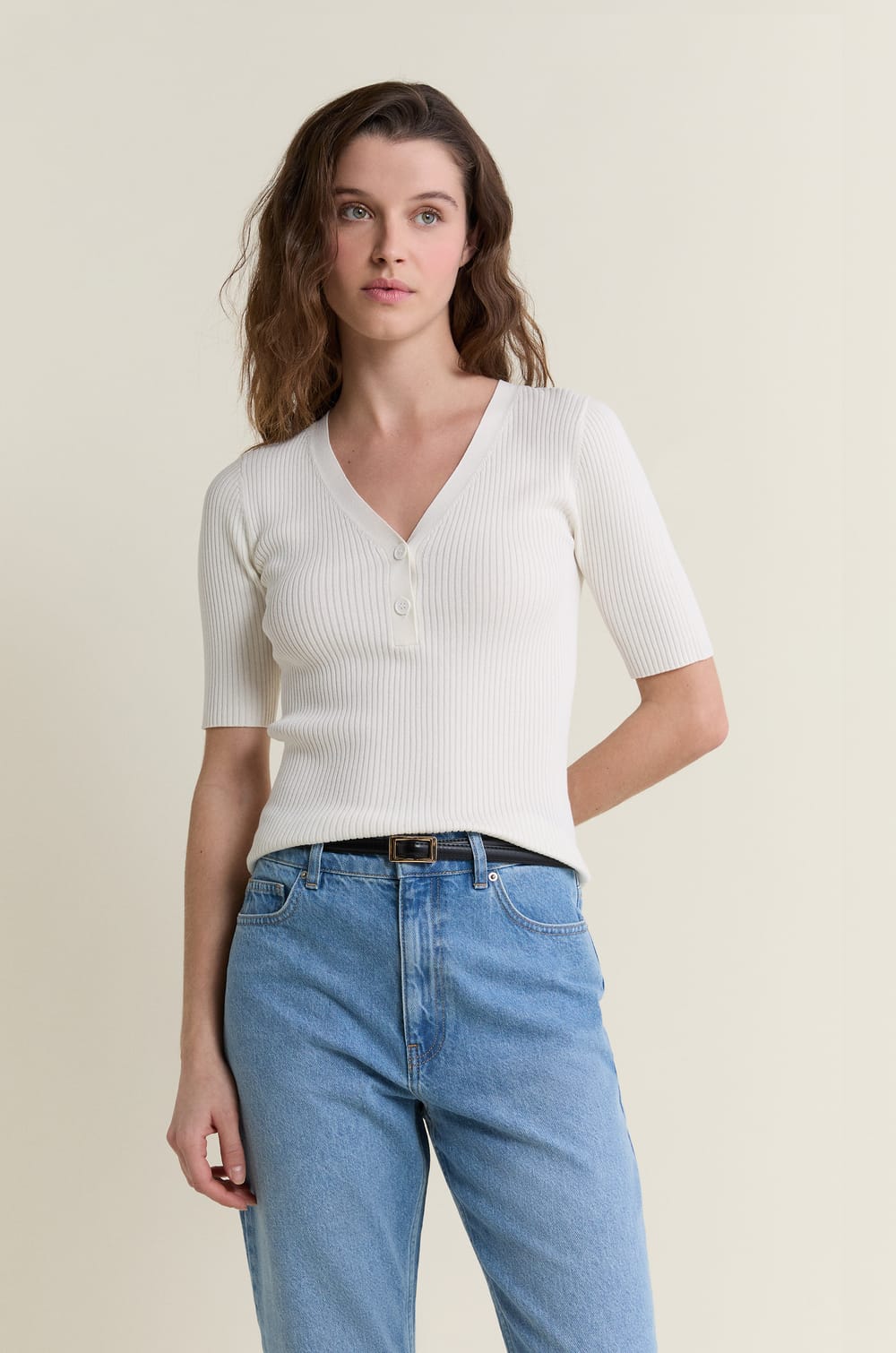 Pull col V manches courtes c&ocirc;tel&eacute;;${refinementColor}