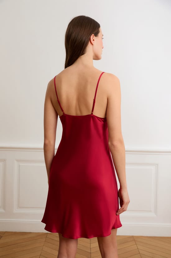 Nuisette en soie d&eacute;tails dentelle;${refinementColor}