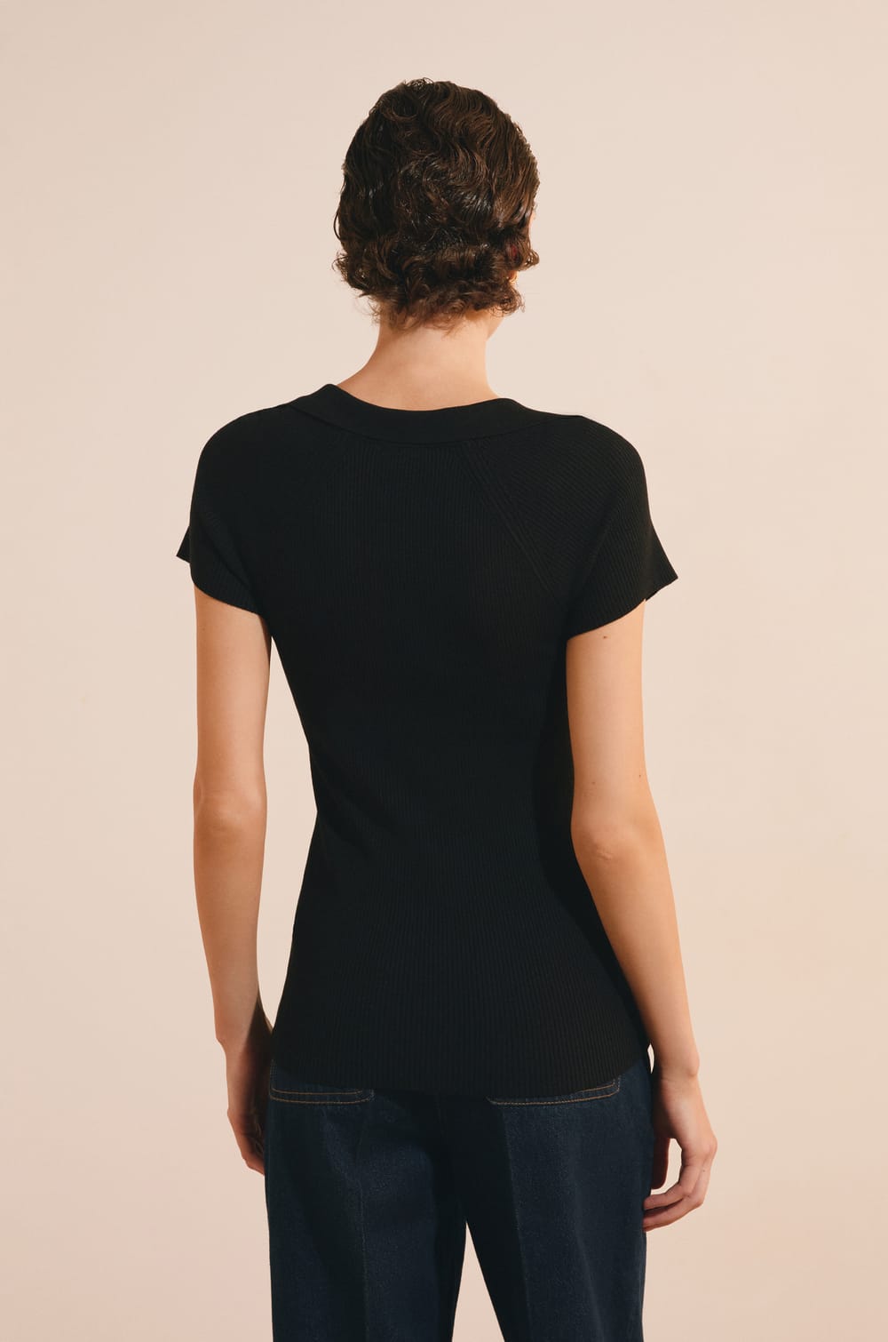 Pull manches courtes &agrave; col V;${refinementColor}