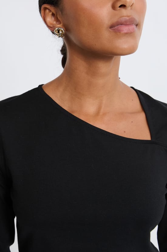 T-shirt manches longues col asymétrique en coton;${refinementColor}