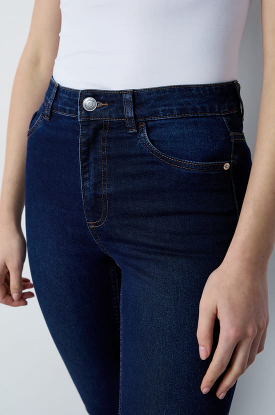 Jean coupe skinny;${refinementColor}