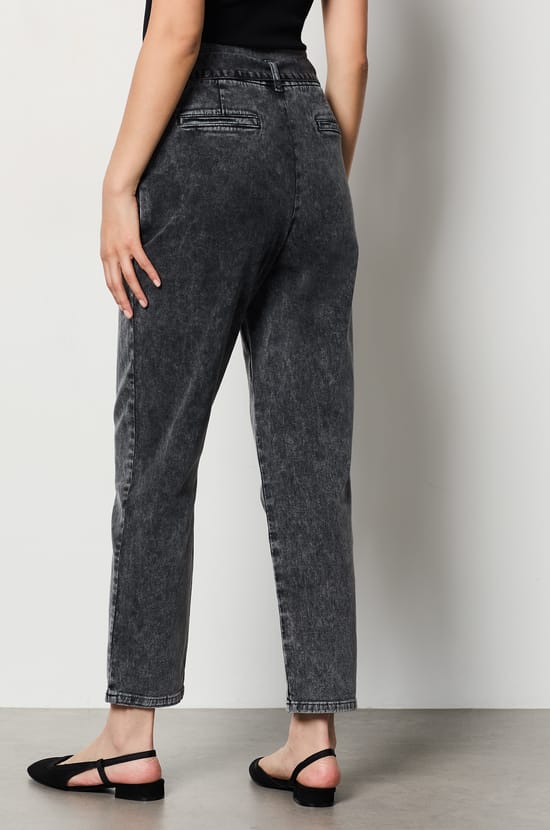 Carrot Cut Jeans;${refinementColor}