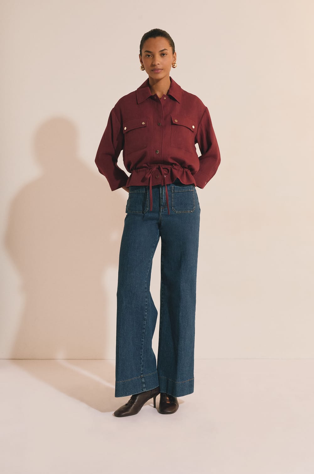 Veste casual avec d&eacute;tails boutonn&eacute;s argent&eacute;s;${refinementColor}