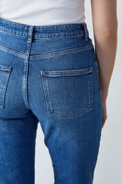 Straight Cut Jeans;${refinementColor}