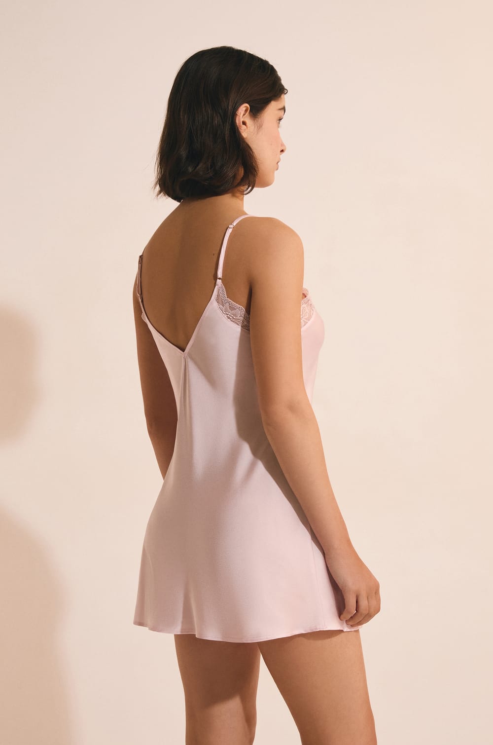 Nuisette courte satin&eacute;e;${refinementColor}