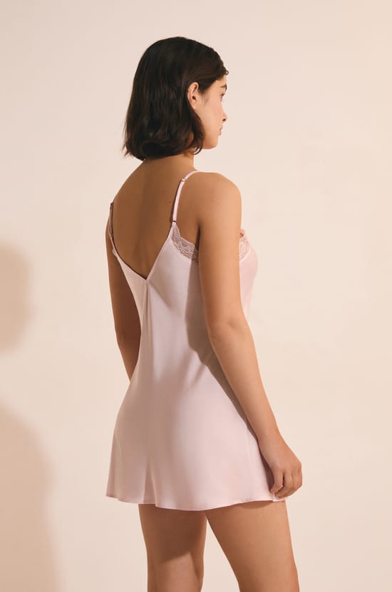 Nuisette courte satin&eacute;e;${refinementColor}