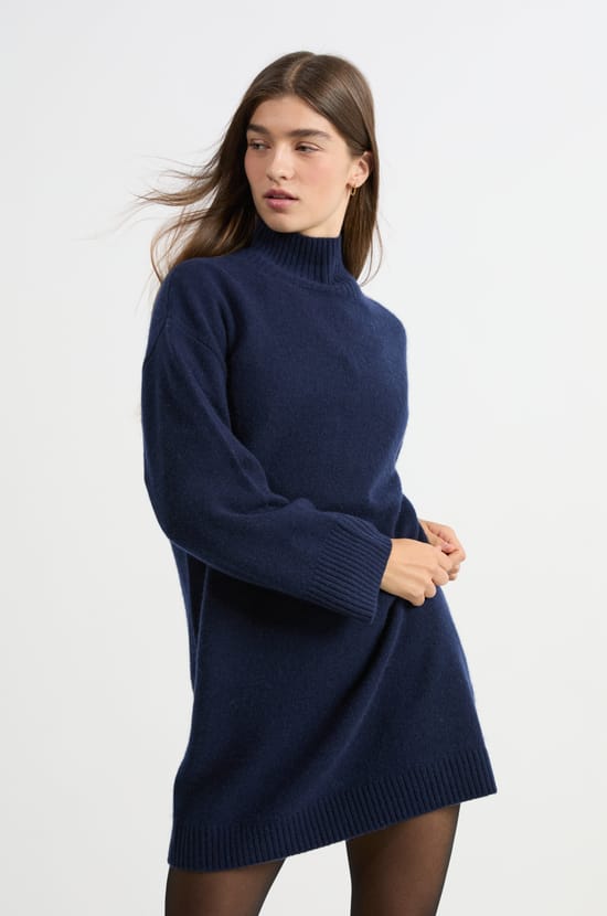 Robe courte en cachemire;${refinementColor}