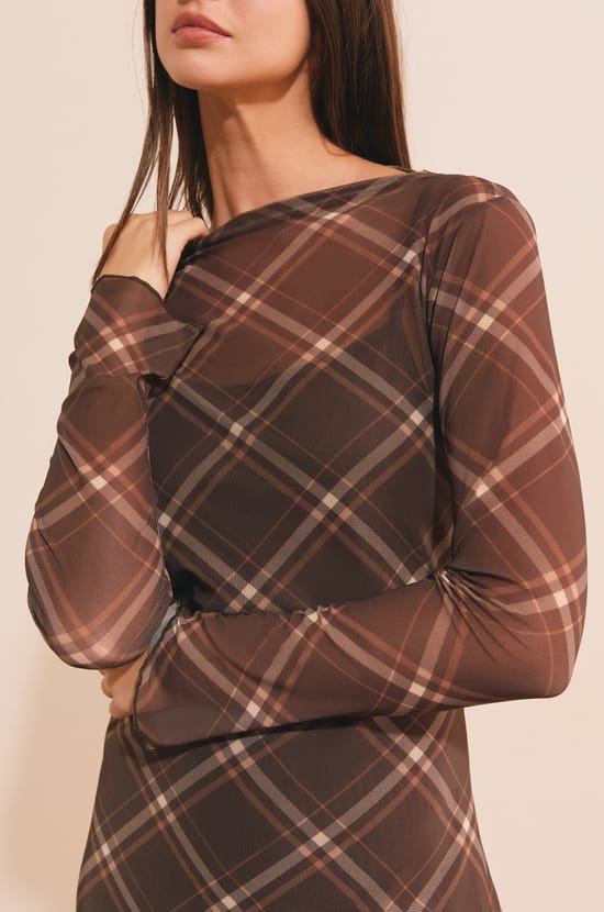 Robe longue &agrave; carreaux;${refinementColor}