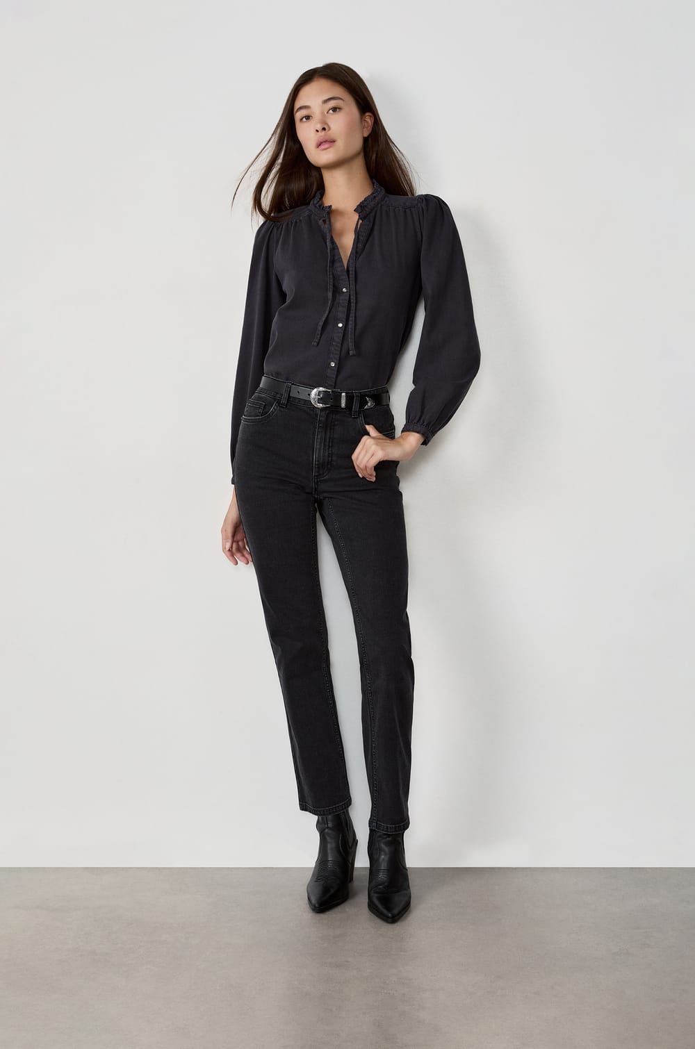 Jean droit en coton;${refinementColor}