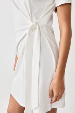 Robe courte fluide;${refinementColor}