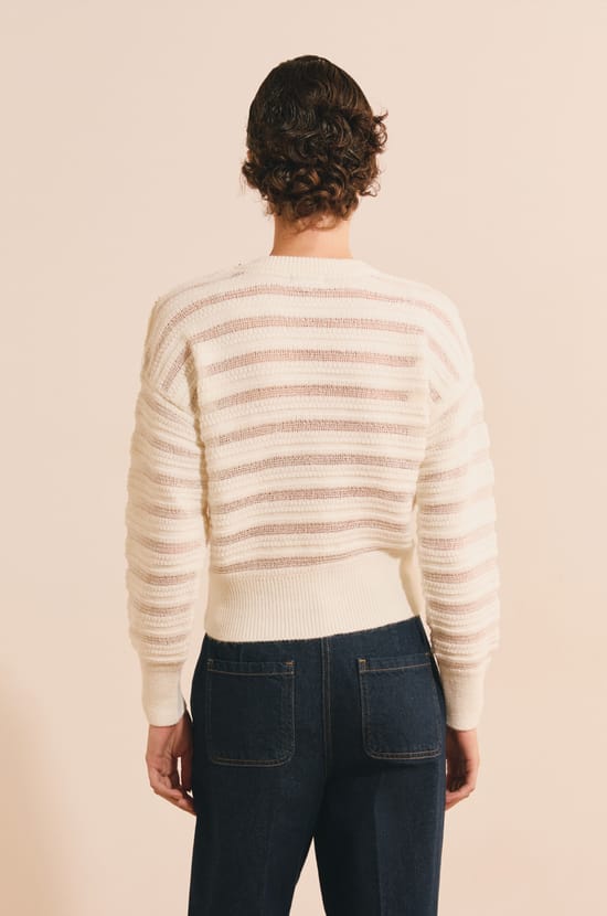 Pull manches longues avec boutons dor&eacute;s;${refinementColor}