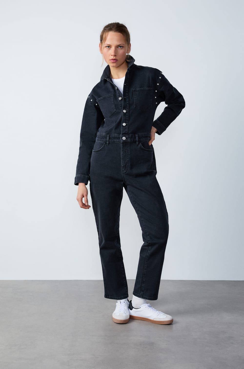Combinaison en jean effet clouté;${refinementColor}
