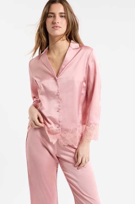 Chemise de pyjama satin&eacute;e avec d&eacute;tails dentelle;${refinementColor}