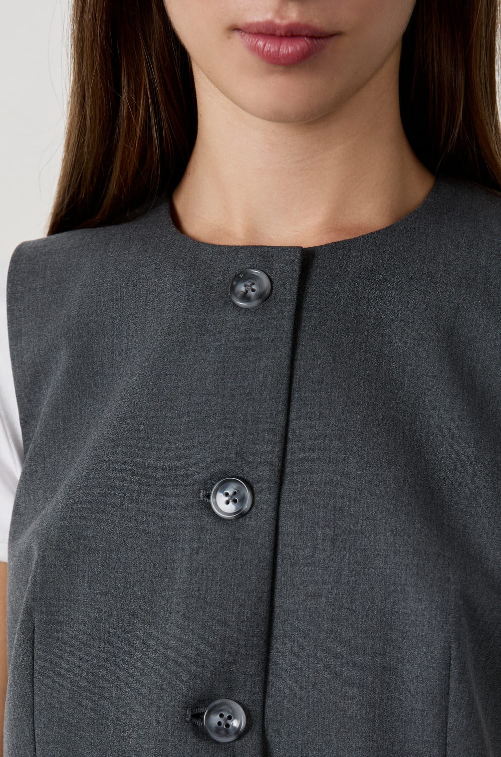 Short sleeveless cardigan;${refinementColor}