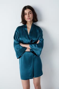 Silk Robe;${refinementColor}