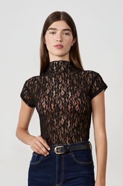 T-shirt en dentelle transparent;${refinementColor}
