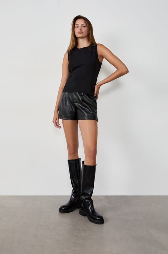 Shorts leather effect;${refinementColor}