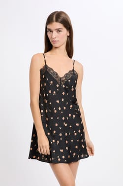 Camis&oacute;n satinado estampado con motivos florales y detalles de encaje;${refinementColor}