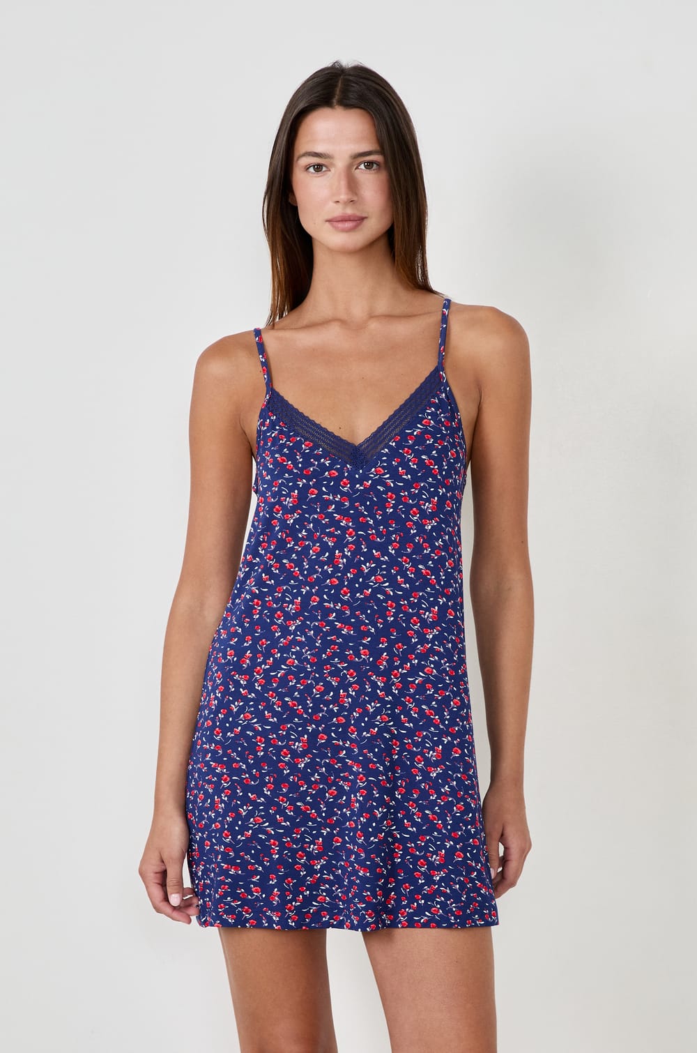 Short nightdress with thin straps and floral pattern;${refinementColor}