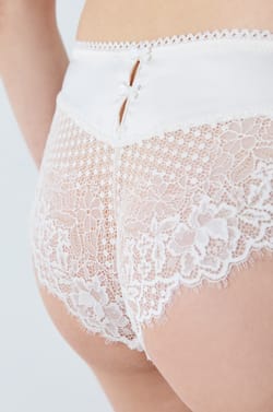 Lace Shorty;${refinementColor}