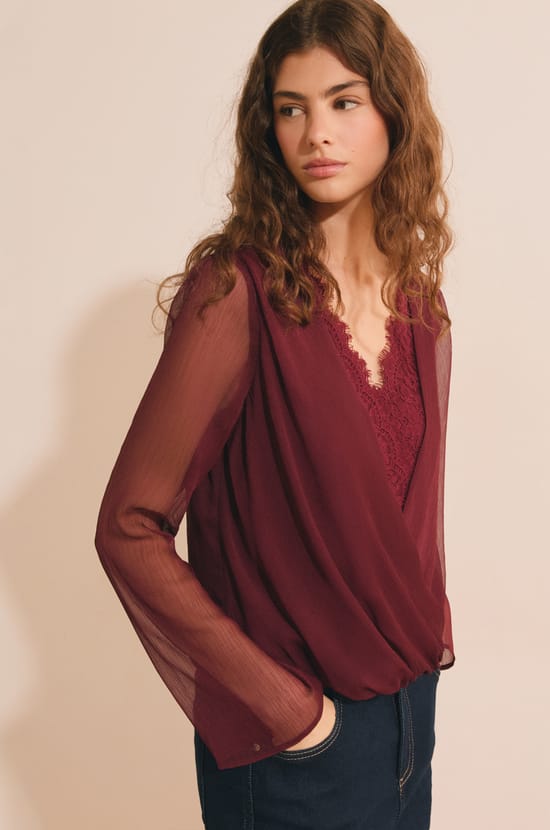 Blouse col V avec dentelle et transparence;${refinementColor}